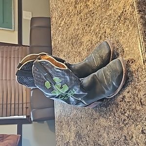 Cinch boots